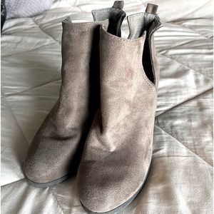 Light Brown Boot/heels. Lightly Worn.
